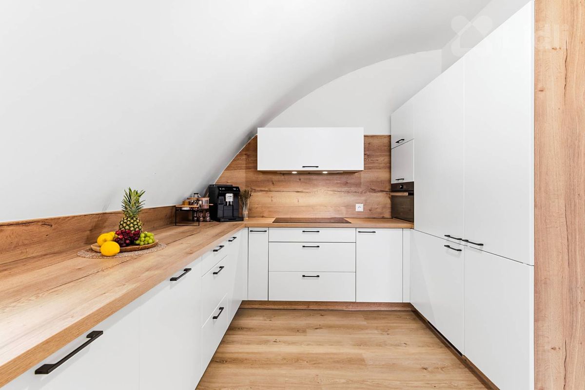 Prodej rodinného domu 281 m², pozemek 1097 m² – fotografie 3