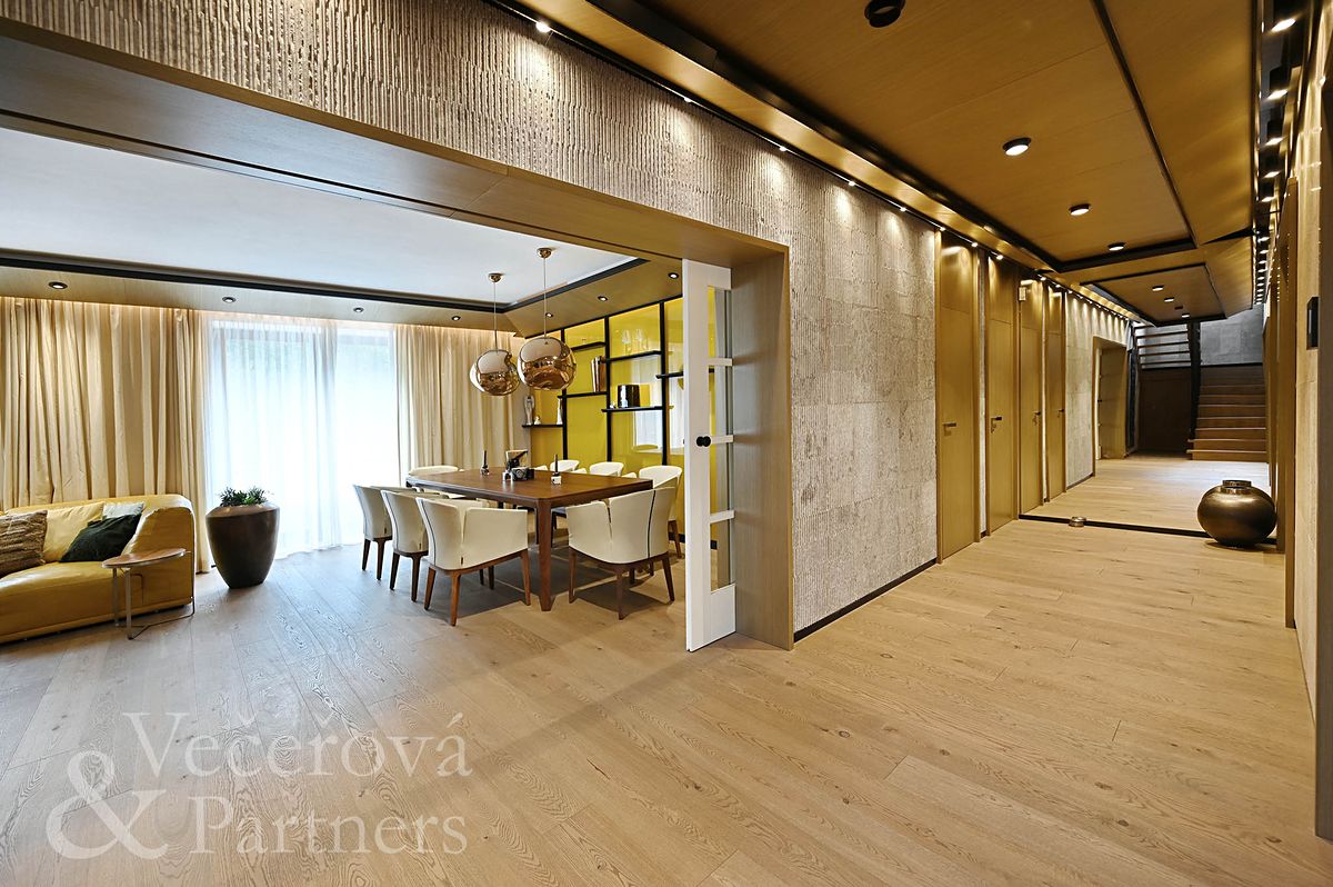 Prodej rodinného domu 310 m², pozemek 779 m², Popovičky – fotka 1 z 3
