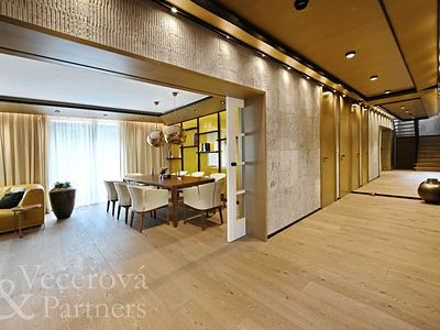 Prodej rodinného domu 310 m², pozemek 779 m²