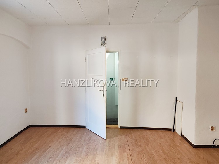 Pronájem bytu 1+1, 40 m² (7 z 13)