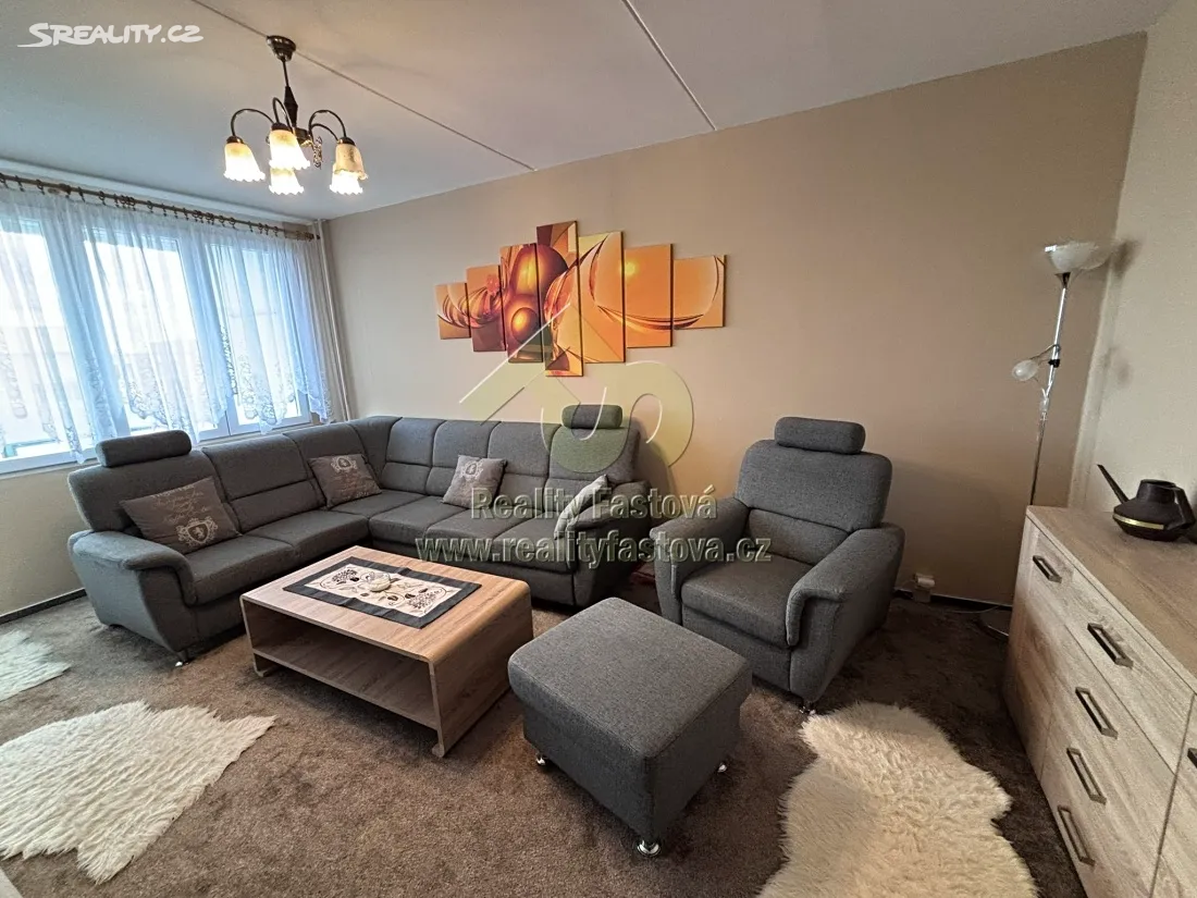 Pronájem bytu 2+1 68 m² – pohled 2