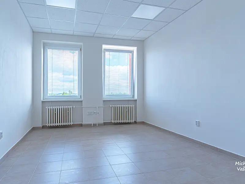 Pronájem kanceláře 69 m², Hradec Králové – náhled fotky 3