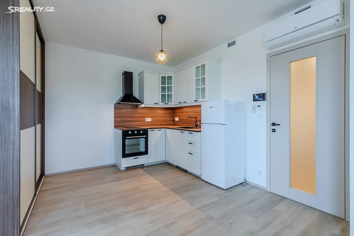 Pronájem bytu 1+kk 39 m² – pohled 2