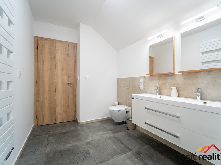 Prodej domu, 240 m² (35 z 52)