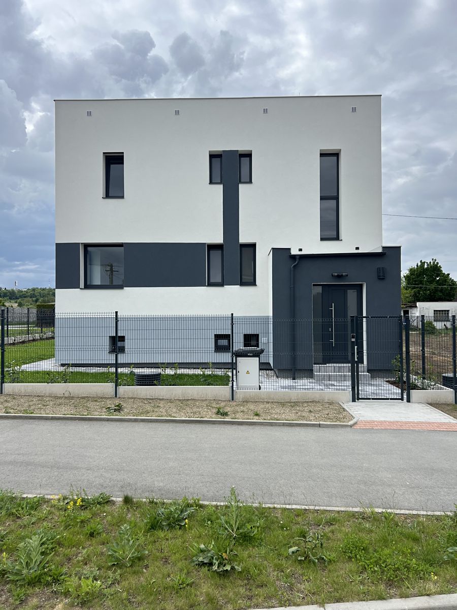 Prodej rodinného domu 218 m², pozemek 458 m²