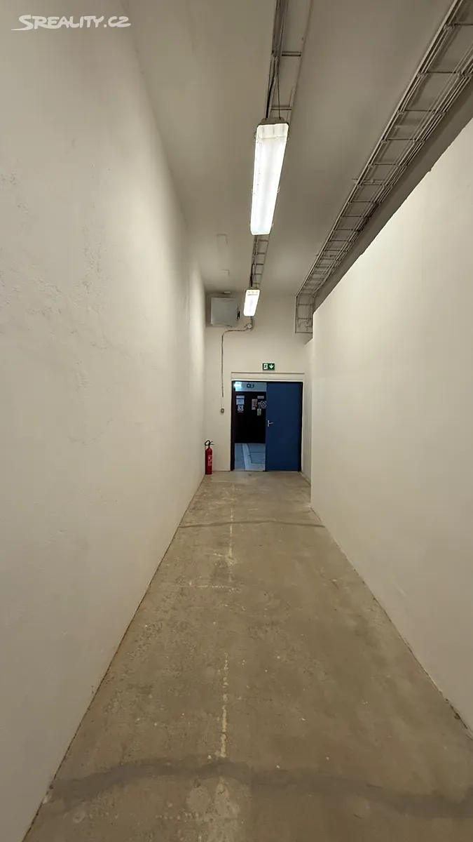 Pronájem skladového prostoru 111 m², Vrchlického
