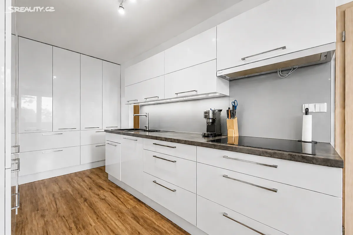 Prodej bytu 3+kk 68 m² – pohled 3