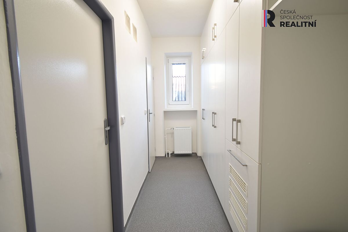 Pronájem bytu 2+1 79 m² – fotografie 3