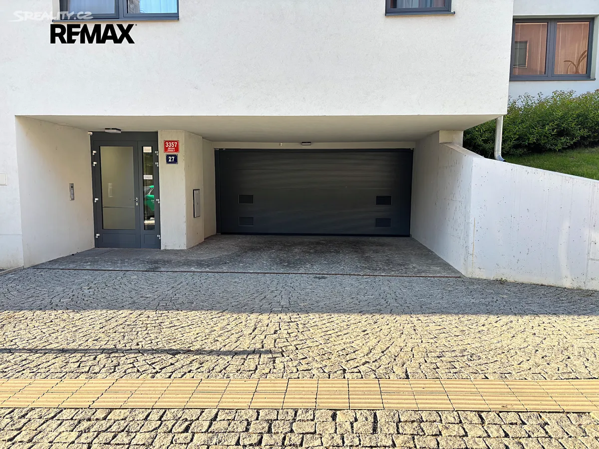 Pronájem garážového stání 15 m² – pohled 3