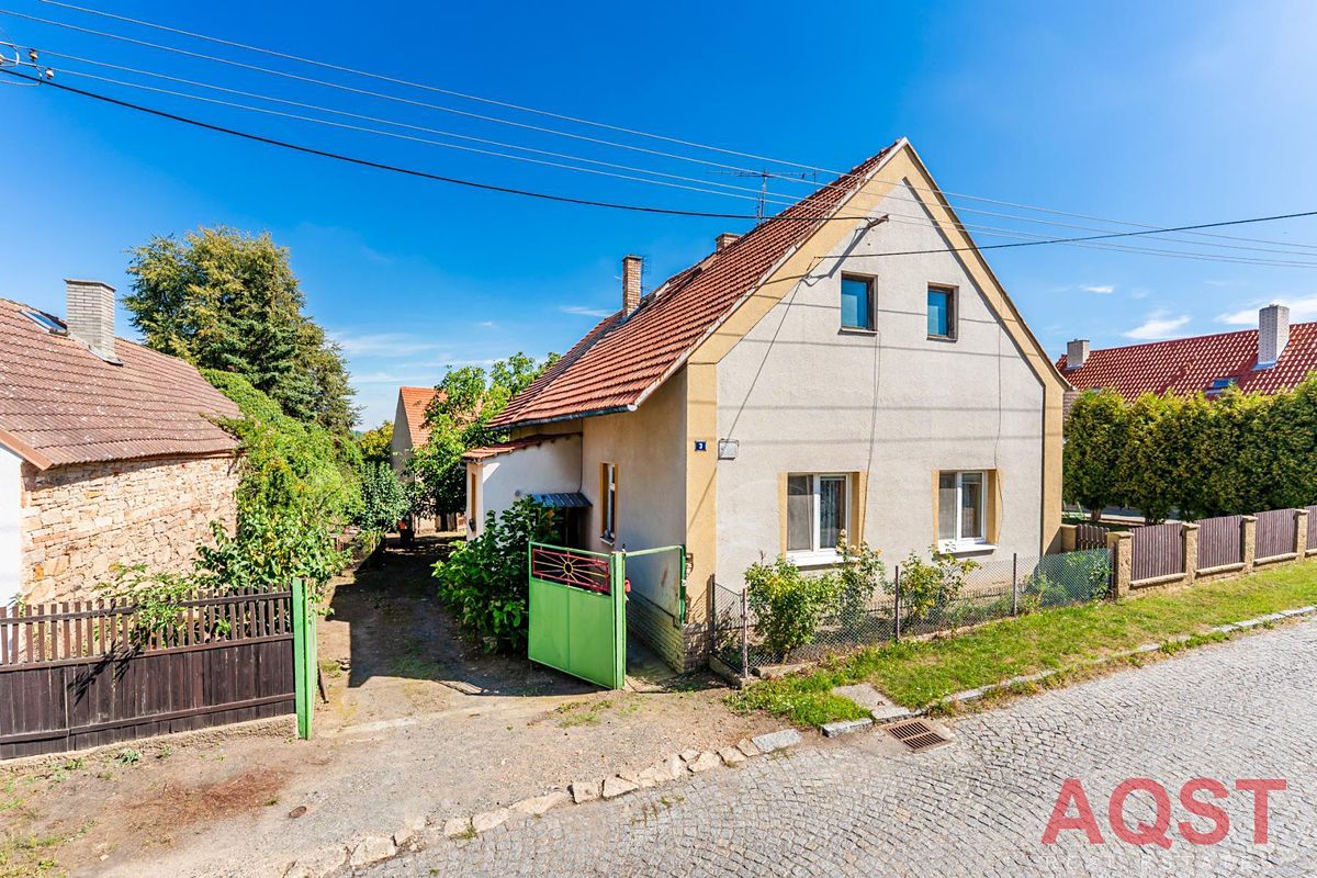 Prodej rodinného domu 289 m², pozemek 748 m² – fotografie 2