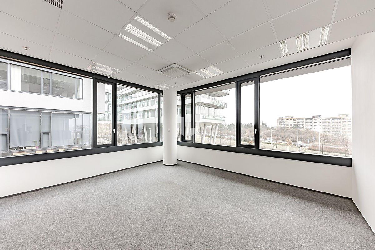 Pronájem kanceláře 2007 m² – fotografie 3
