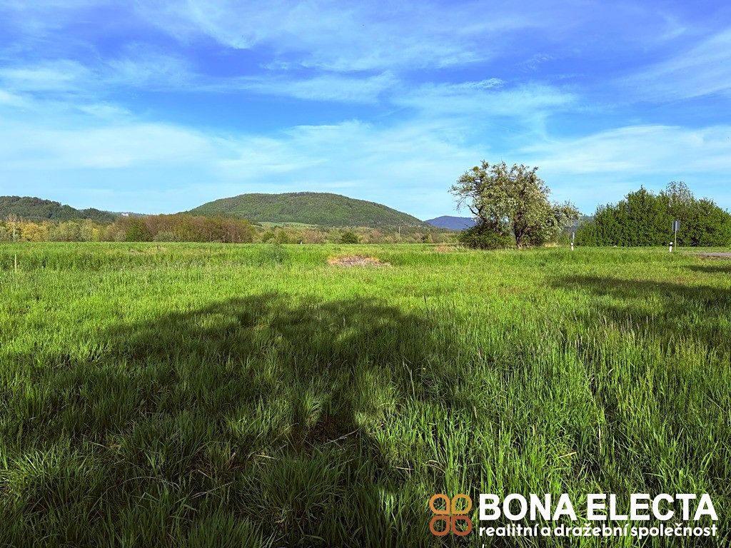 Prodej stavebního pozemku 902 m² – fotografie 3