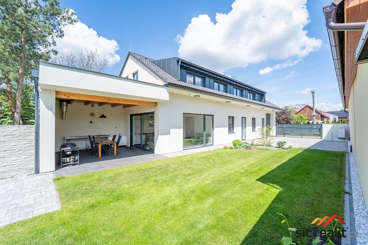 Prodej rodinného domu 240 m², pozemek 804 m²