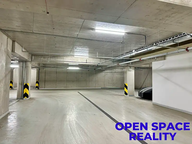 Pronájem garážového stání 14 m², Český Krumlov – náhled fotky 3
