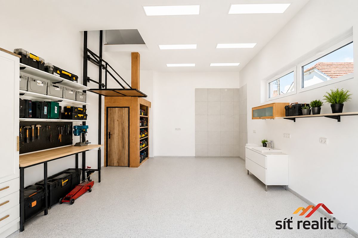 Prodej rodinného domu 240 m², pozemek 804 m² – fotografie 5