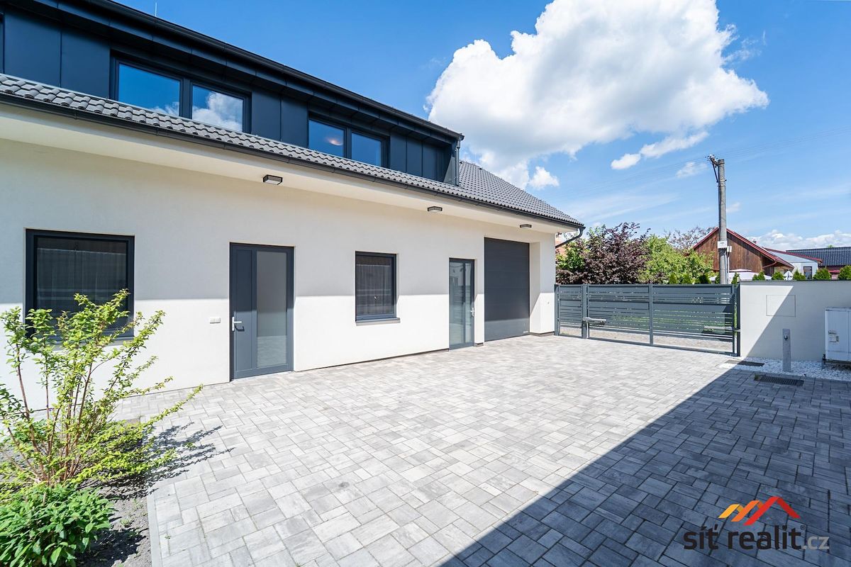 Prodej rodinného domu 240 m², pozemek 804 m² – fotografie 4