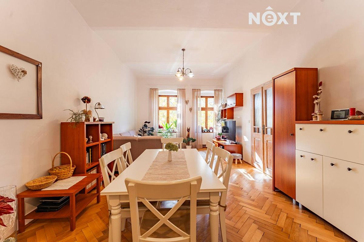 Prodej rodinného domu 267 m², pozemek 918 m² – fotografie 3