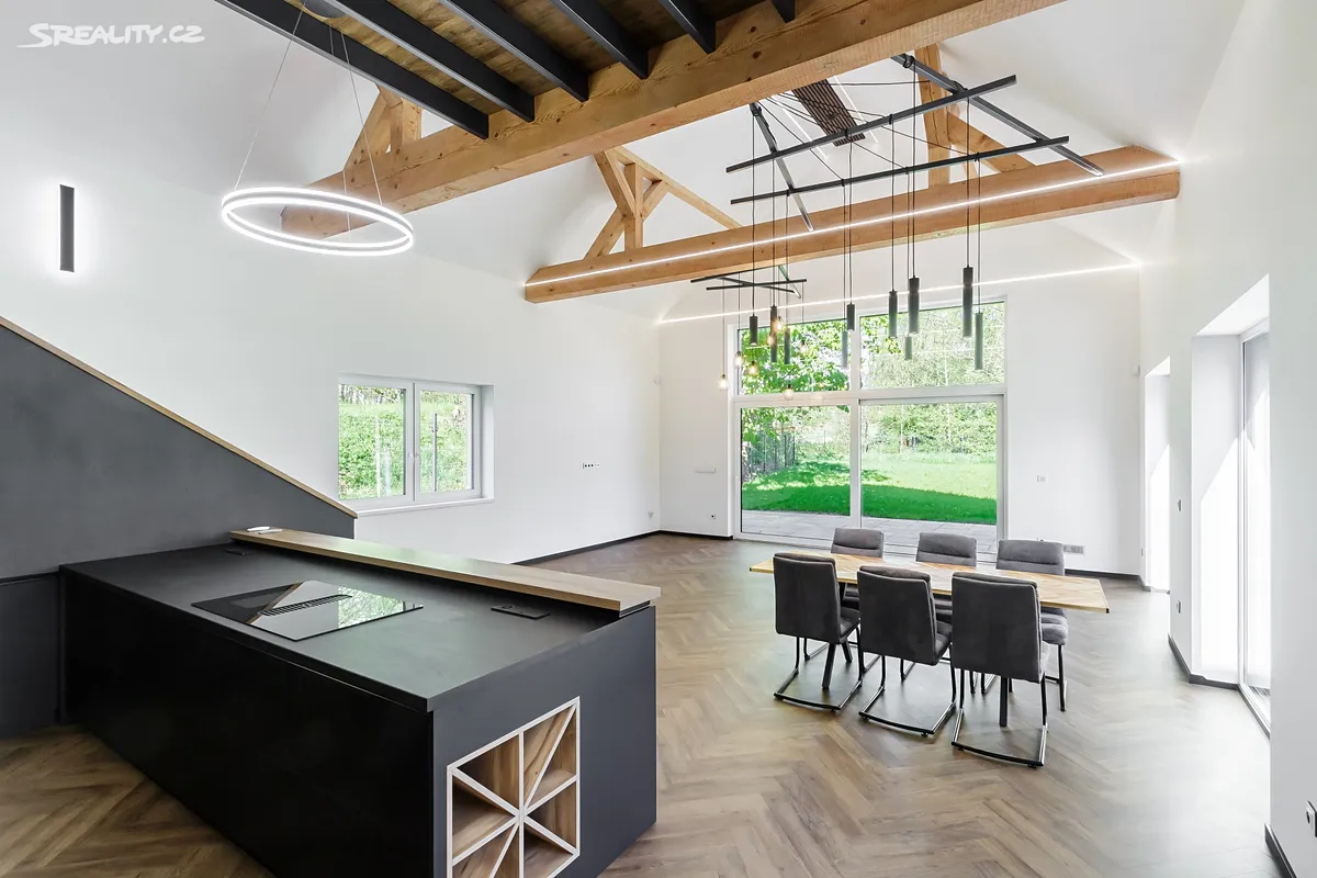Prodej rodinného domu 325 m², pozemek 1091 m² – další