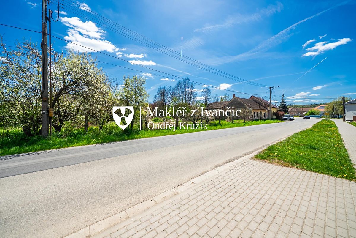 Prodej stavebního pozemku 921 m² – fotografie 3