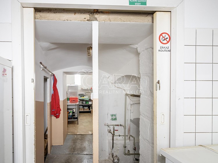 Prodej komerčního prostoru, 426 m² (16 z 34)