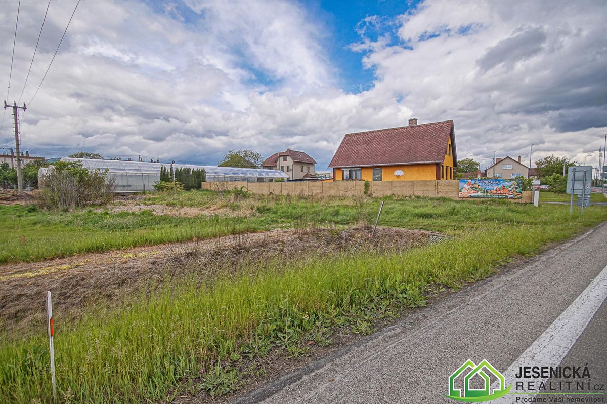 Prodej stavebního pozemku 748 m² – fotografie 3