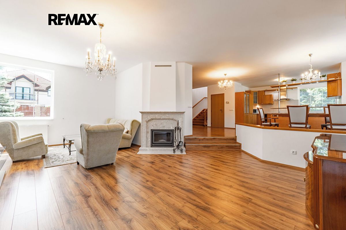Pronájem rodinného domu 280 m², pozemek 764 m² – fotografie 3