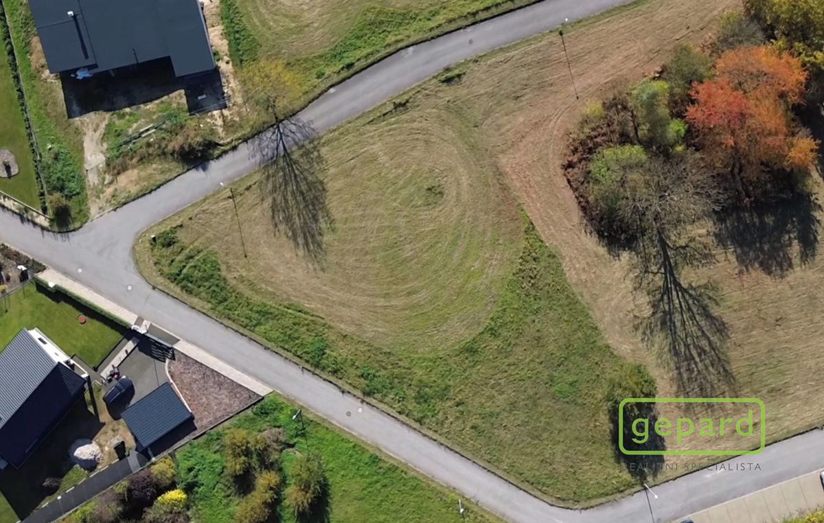 Prodej stavebního pozemku 2394 m² – fotografie 3