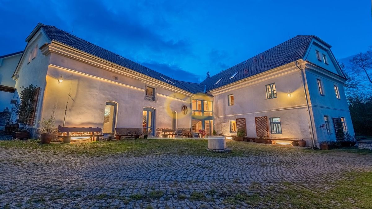 Prodej rodinného domu 590 m², pozemek 5200 m² – fotografie 4