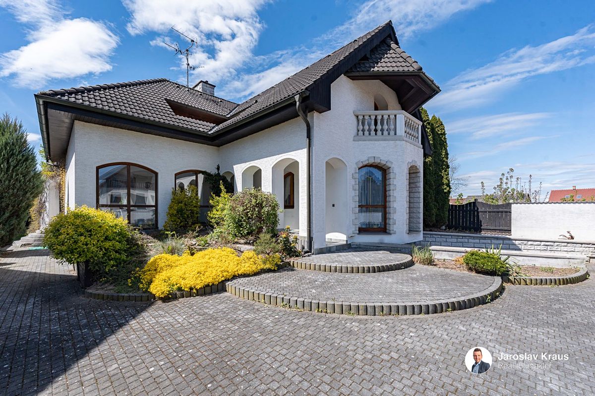 Prodej rodinného domu 250 m², pozemek 769 m²