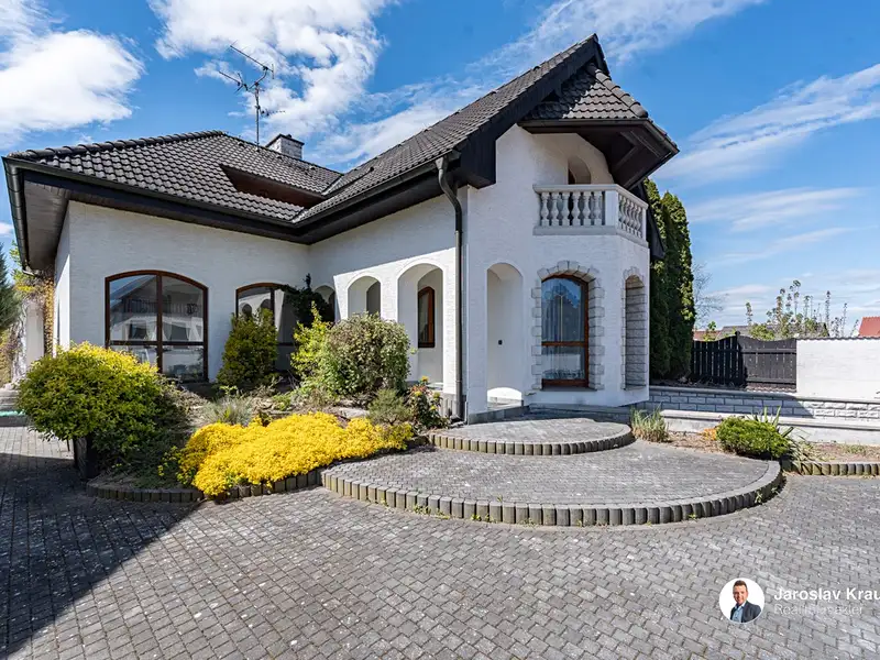 Prodej rodinného domu 250 m², pozemek 769 m², Nechanice – náhled fotky 1