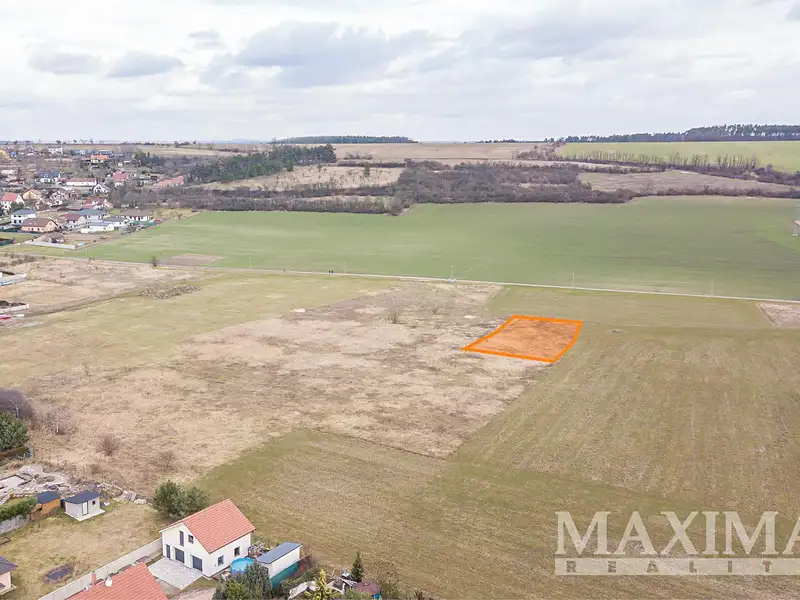 Prodej stavebního pozemku 836 m², Kly – náhled fotky 1