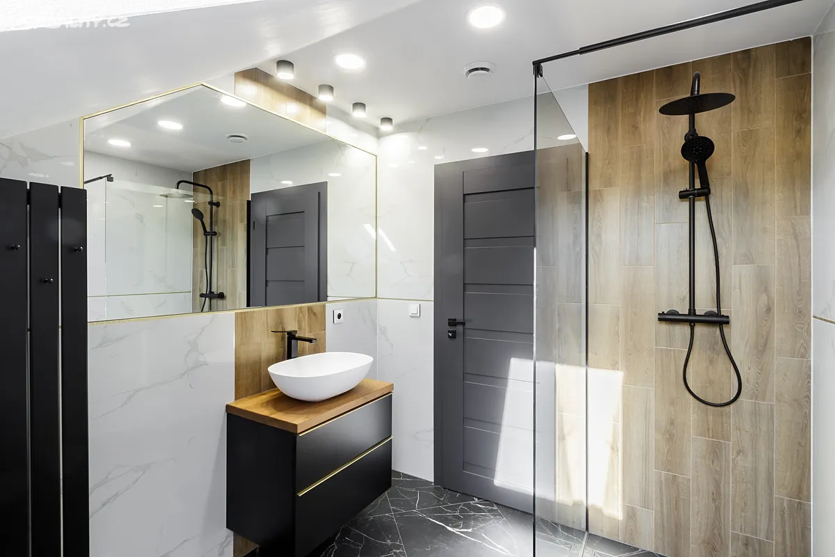 Prodej rodinného domu 325 m², pozemek 1091 m² – pohled 3