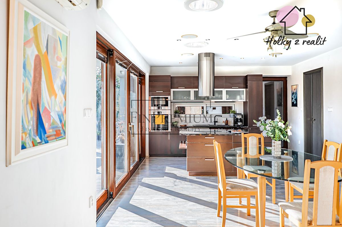 Prodej vily 316 m², pozemek 847 m² – fotografie 3