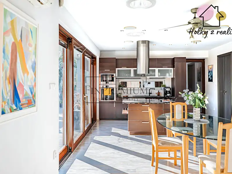 Prodej vily 316 m², pozemek 847 m², Jesenice – náhled fotky 3