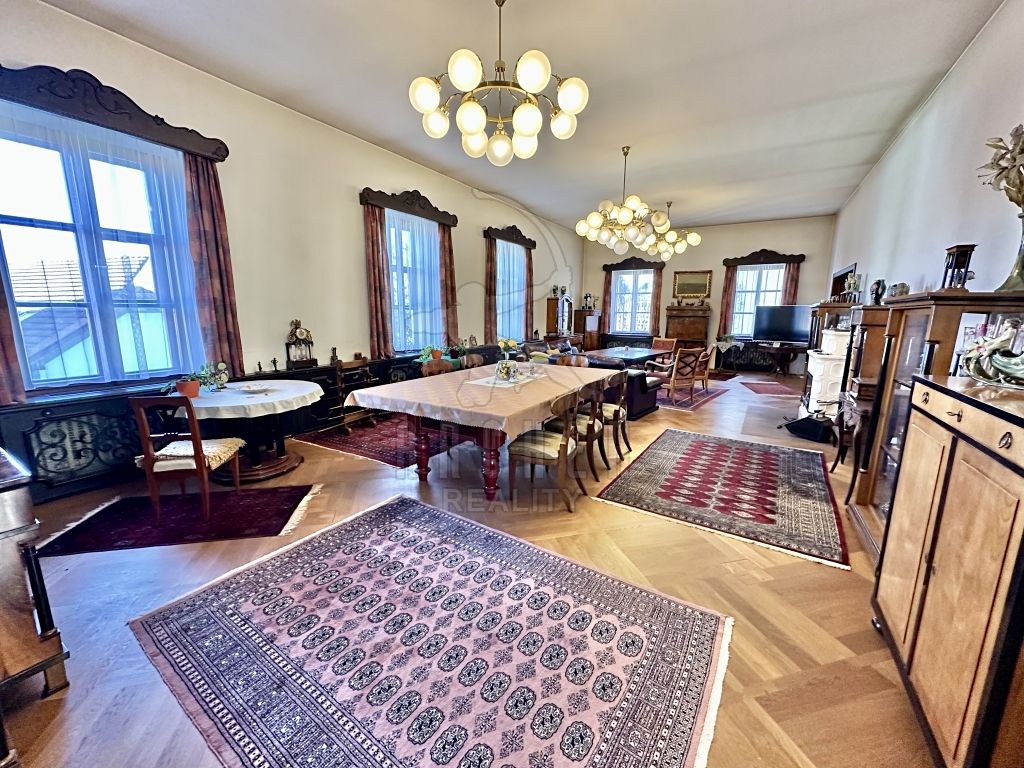 Prodej rodinného domu 553 m², pozemek 1727 m² – fotografie 2
