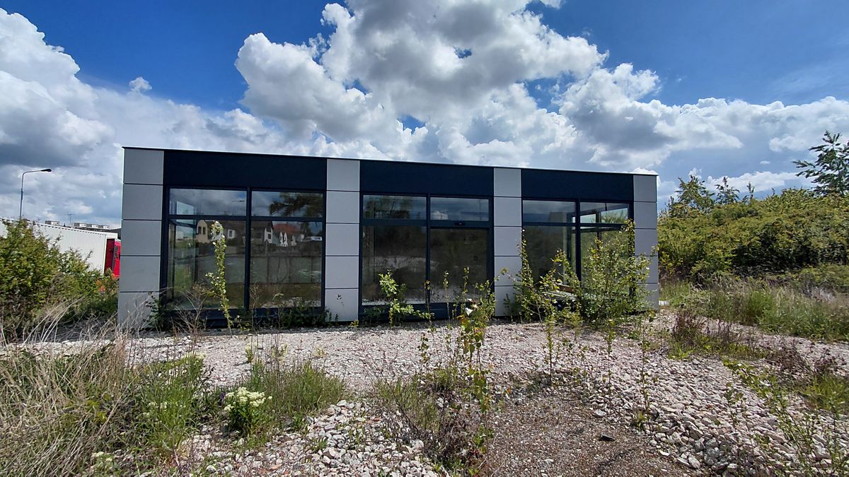 Prodej obchodního prostoru 100 m² – fotografie 3