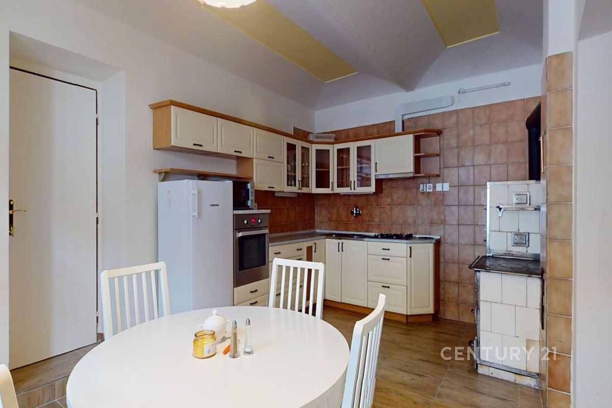 Prodej rodinného domu 245 m², pozemek 2664 m² – fotografie 3