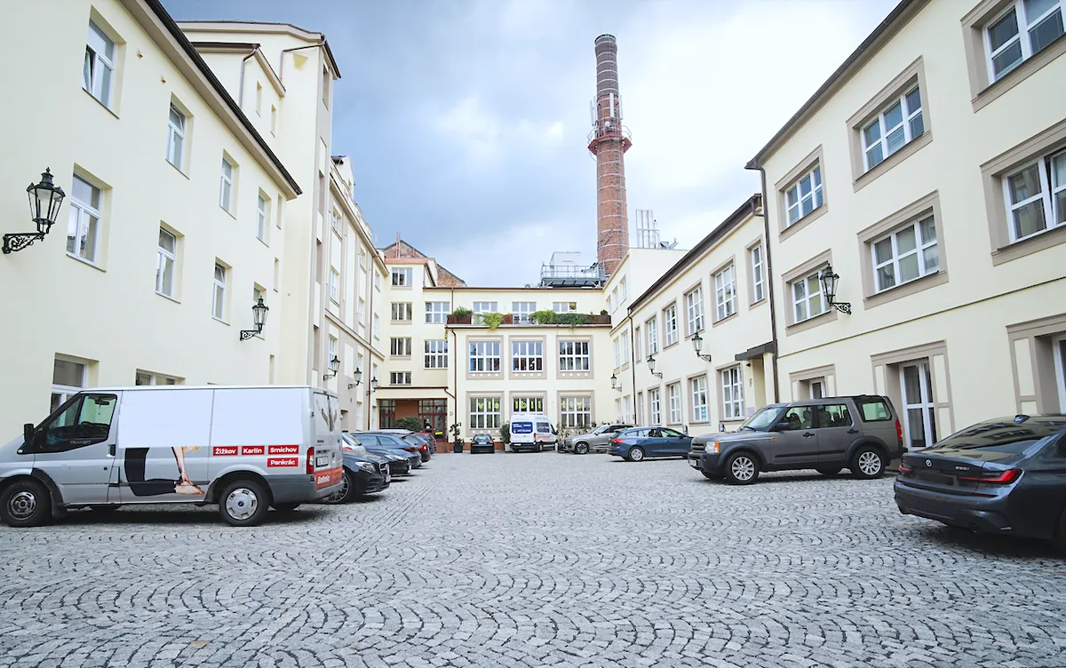 Pronájem skladového prostoru 450 m²