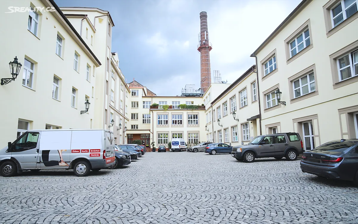 Pronájem skladového prostoru 450 m², Praha