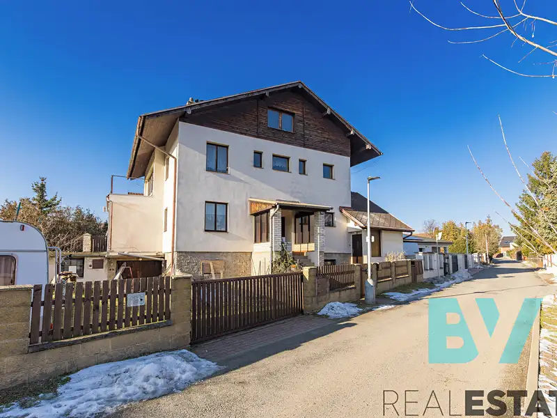 Prodej rodinného domu 308 m², pozemek 731 m², Praha – náhled fotky 2
