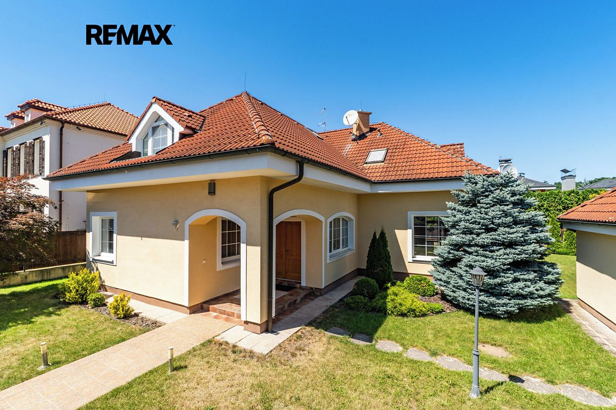 Pronájem rodinného domu 280 m², pozemek 764 m²