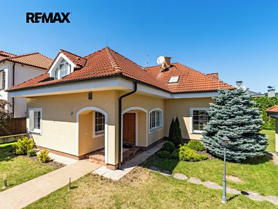 Pronájem rodinného domu 280 m², pozemek 764 m²