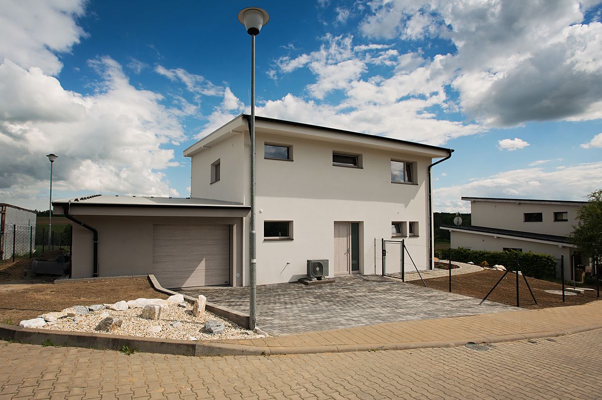 Prodej rodinného domu 191 m², pozemek 604 m² – fotografie 2