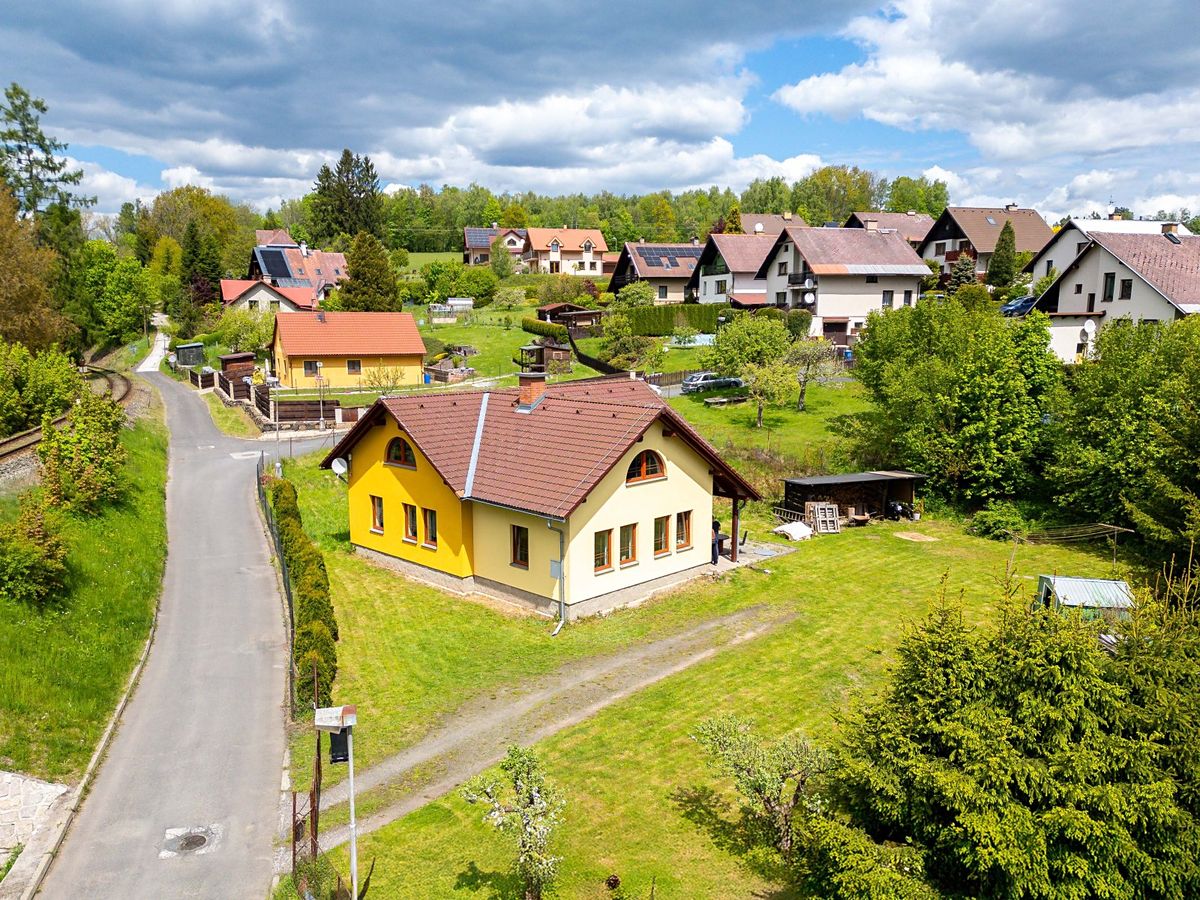 Prodej rodinného domu 270 m², pozemek 873 m²
