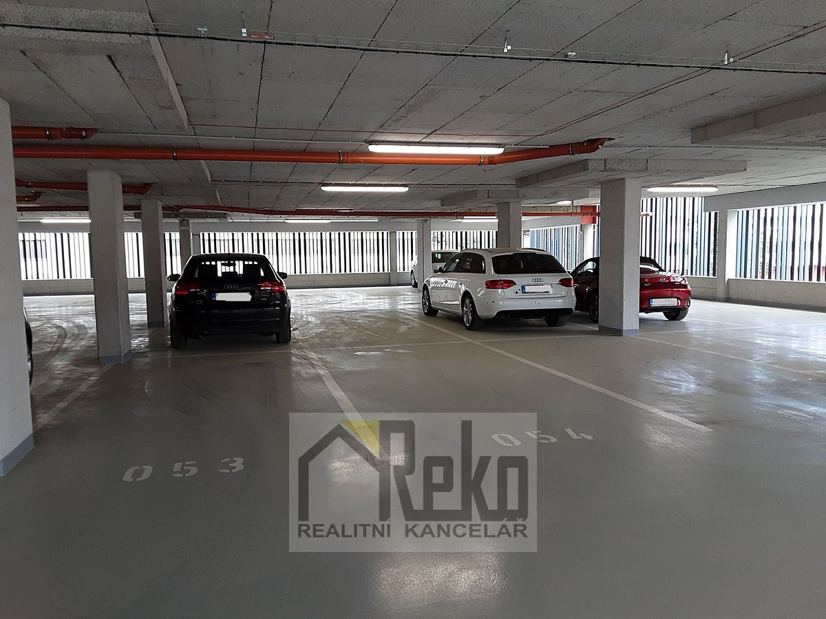 Pronájem garážového stání 13 m² – fotografie 2