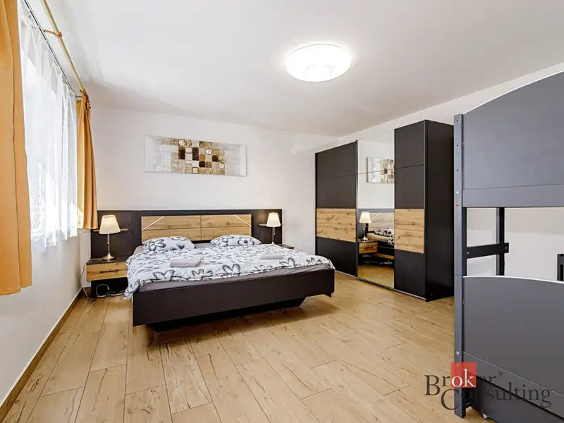 Prodej ubytovacího zařízení 250 m², Karolinka – náhled fotky 1