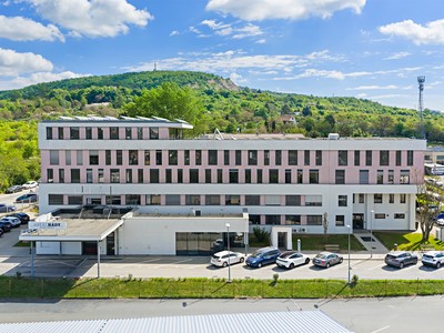 Pronájem  komerčního pozemku 2 800 m²
