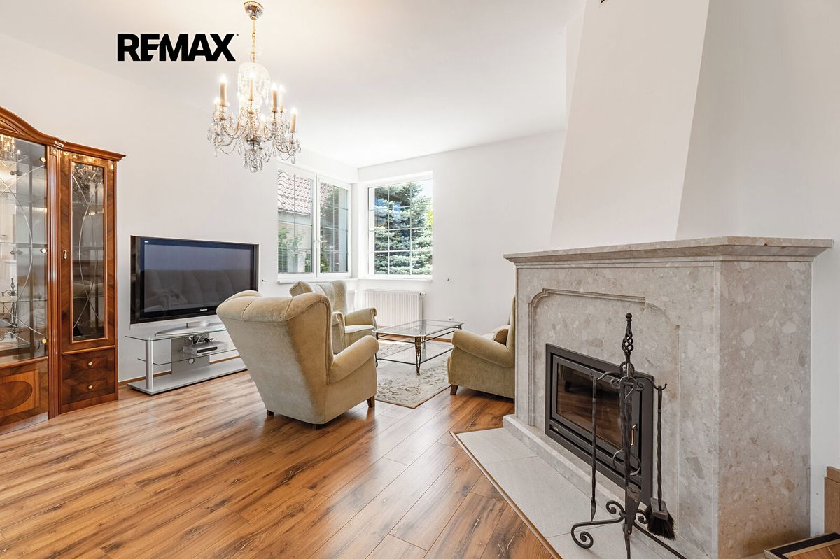 Pronájem rodinného domu 280 m², pozemek 764 m² – fotografie 5