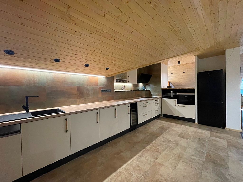 Prodej rodinného domu 397 m², pozemek 305 m² – fotografie 2