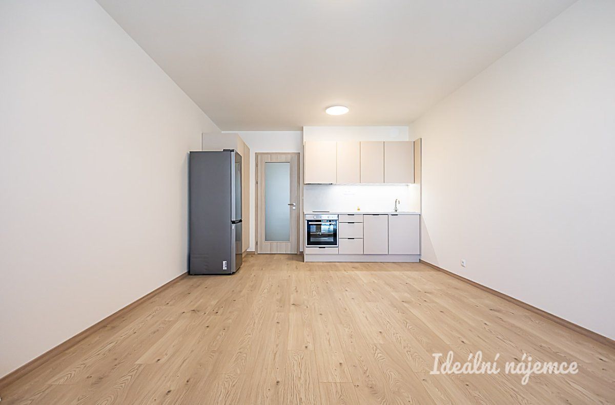 Pronájem bytu 1+kk 35 m² – fotografie 3